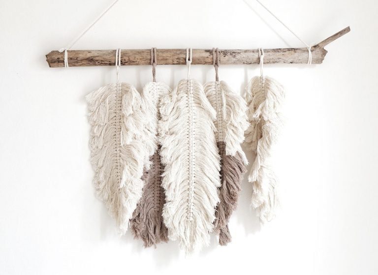 Gebruik mooie witte macramé in een bohemian interieur.
